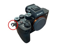 ストラップ金具（本体付き）
